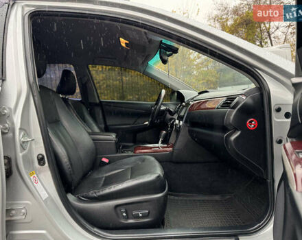 Серый Тойота Камри, объемом двигателя 2.5 л и пробегом 213 тыс. км за 14490 $, фото 46 на Automoto.ua