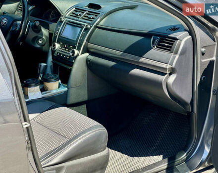 Сірий Тойота Камрі, об'ємом двигуна 2.49 л та пробігом 252 тис. км за 9800 $, фото 12 на Automoto.ua