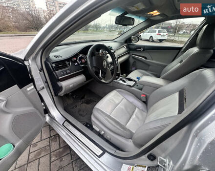 Сірий Тойота Камрі, об'ємом двигуна 2.49 л та пробігом 274 тис. км за 8000 $, фото 11 на Automoto.ua