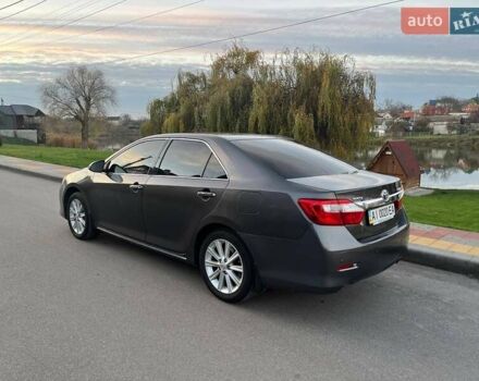 Сірий Тойота Камрі, об'ємом двигуна 2.5 л та пробігом 233 тис. км за 15000 $, фото 5 на Automoto.ua