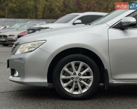 Серый Тойота Камри, объемом двигателя 2.5 л и пробегом 213 тыс. км за 14490 $, фото 4 на Automoto.ua