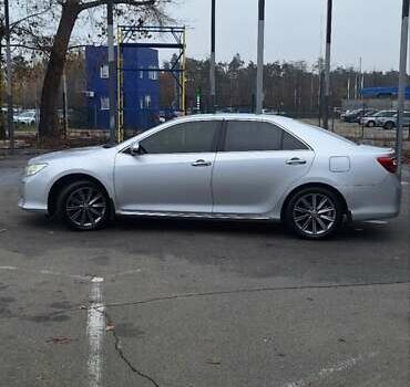 Серый Тойота Камри, объемом двигателя 2.49 л и пробегом 183 тыс. км за 14000 $, фото 1 на Automoto.ua