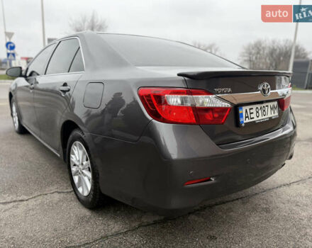 Серый Тойота Камри, объемом двигателя 2.5 л и пробегом 198 тыс. км за 13999 $, фото 4 на Automoto.ua