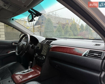 Серый Тойота Камри, объемом двигателя 2.5 л и пробегом 220 тыс. км за 12900 $, фото 16 на Automoto.ua