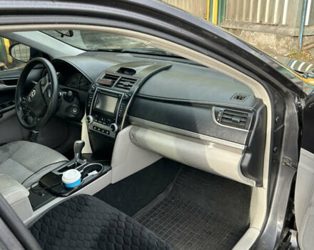 Серый Тойота Камри, объемом двигателя 2.49 л и пробегом 220 тыс. км за 8500 $, фото 9 на Automoto.ua