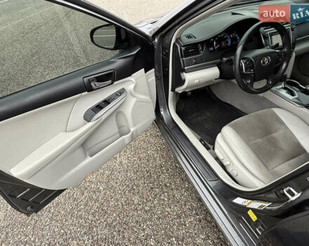 Серый Тойота Камри, объемом двигателя 2.49 л и пробегом 333 тыс. км за 11500 $, фото 7 на Automoto.ua