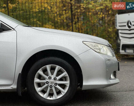 Серый Тойота Камри, объемом двигателя 2.5 л и пробегом 213 тыс. км за 14490 $, фото 14 на Automoto.ua