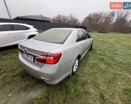 Серый Тойота Камри, объемом двигателя 2.49 л и пробегом 282 тыс. км за 13000 $, фото 2 на Automoto.ua