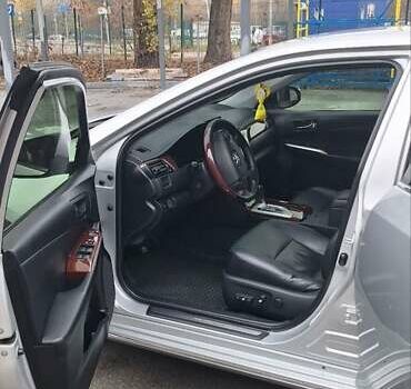 Серый Тойота Камри, объемом двигателя 2.49 л и пробегом 183 тыс. км за 14000 $, фото 3 на Automoto.ua