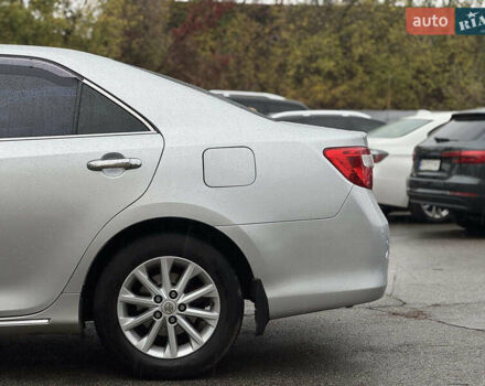 Серый Тойота Камри, объемом двигателя 2.5 л и пробегом 213 тыс. км за 14490 $, фото 6 на Automoto.ua