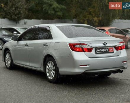 Серый Тойота Камри, объемом двигателя 2.5 л и пробегом 213 тыс. км за 14490 $, фото 7 на Automoto.ua