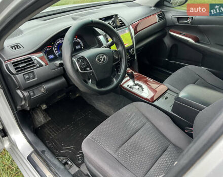 Серый Тойота Камри, объемом двигателя 2.49 л и пробегом 282 тыс. км за 13000 $, фото 6 на Automoto.ua