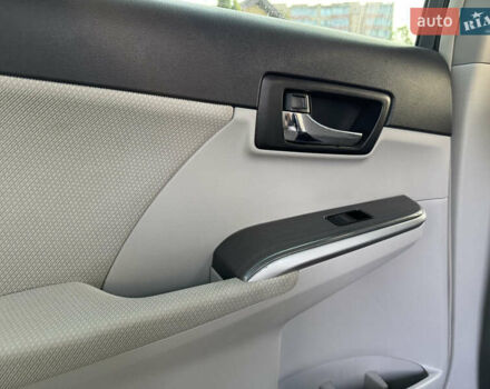 Серый Тойота Камри, объемом двигателя 2.49 л и пробегом 290 тыс. км за 9500 $, фото 8 на Automoto.ua