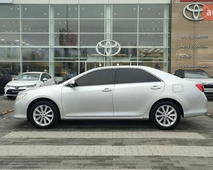 Сірий Тойота Камрі, об'ємом двигуна 2.5 л та пробігом 201 тис. км за 14556 $, фото 2 на Automoto.ua