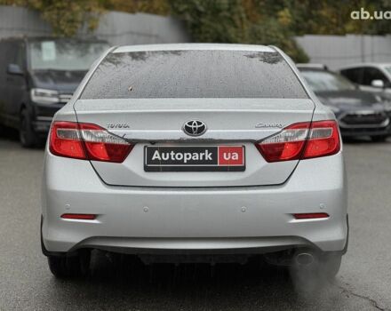 Серый Тойота Камри, объемом двигателя 2.5 л и пробегом 213 тыс. км за 14490 $, фото 9 на Automoto.ua