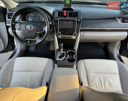 Сірий Тойота Камрі, об'ємом двигуна 2.49 л та пробігом 190 тис. км за 11800 $, фото 13 на Automoto.ua