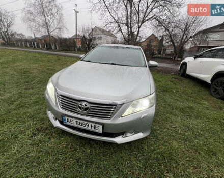 Серый Тойота Камри, объемом двигателя 2.49 л и пробегом 282 тыс. км за 13000 $, фото 1 на Automoto.ua