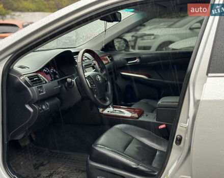 Серый Тойота Камри, объемом двигателя 2.5 л и пробегом 213 тыс. км за 14490 $, фото 17 на Automoto.ua