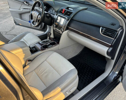 Сірий Тойота Камрі, об'ємом двигуна 2.49 л та пробігом 190 тис. км за 11800 $, фото 12 на Automoto.ua