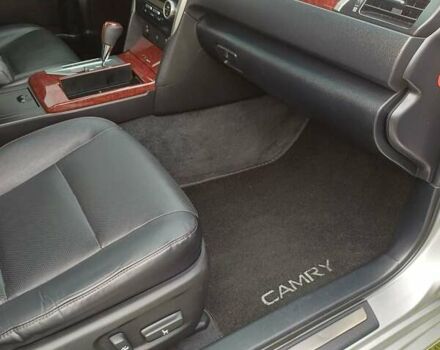 Сірий Тойота Камрі, об'ємом двигуна 2.5 л та пробігом 290 тис. км за 14000 $, фото 17 на Automoto.ua