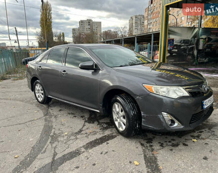 Серый Тойота Камри, объемом двигателя 2.49 л и пробегом 220 тыс. км за 8500 $, фото 1 на Automoto.ua