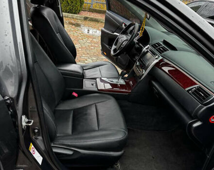 Сірий Тойота Камрі, об'ємом двигуна 2.49 л та пробігом 253 тис. км за 10799 $, фото 9 на Automoto.ua