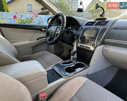 Серый Тойота Камри, объемом двигателя 2.49 л и пробегом 290 тыс. км за 9500 $, фото 42 на Automoto.ua
