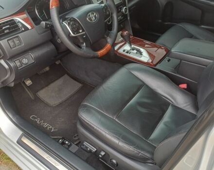 Сірий Тойота Камрі, об'ємом двигуна 2.5 л та пробігом 193 тис. км за 14000 $, фото 4 на Automoto.ua