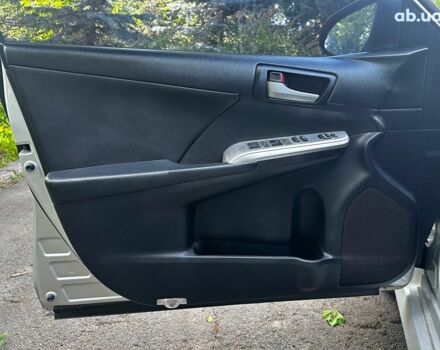 Серый Тойота Камри, объемом двигателя 2.5 л и пробегом 288 тыс. км за 10690 $, фото 9 на Automoto.ua