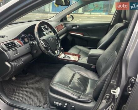 Серый Тойота Камри, объемом двигателя 2.5 л и пробегом 188 тыс. км за 15800 $, фото 7 на Automoto.ua