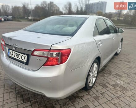 Сірий Тойота Камрі, об'ємом двигуна 2.49 л та пробігом 274 тис. км за 8000 $, фото 2 на Automoto.ua