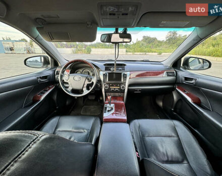 Серый Тойота Камри, объемом двигателя 2.49 л и пробегом 240 тыс. км за 12900 $, фото 6 на Automoto.ua