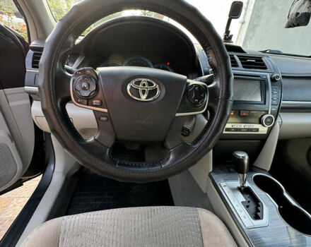 Серый Тойота Камри, объемом двигателя 2.49 л и пробегом 290 тыс. км за 9500 $, фото 24 на Automoto.ua