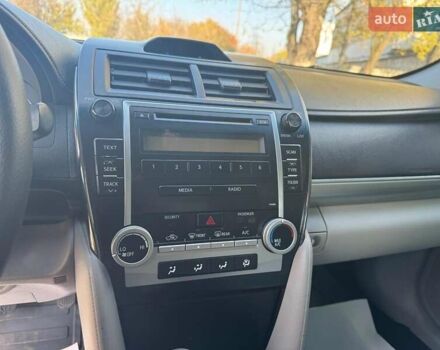 Серый Тойота Камри, объемом двигателя 2.5 л и пробегом 323 тыс. км за 9990 $, фото 19 на Automoto.ua