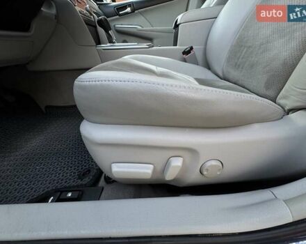 Сірий Тойота Камрі, об'ємом двигуна 2.5 л та пробігом 138 тис. км за 11950 $, фото 24 на Automoto.ua