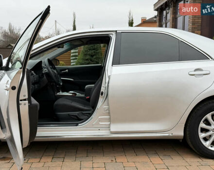 Сірий Тойота Камрі, об'ємом двигуна 2.5 л та пробігом 232 тис. км за 12800 $, фото 14 на Automoto.ua