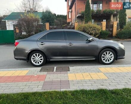 Сірий Тойота Камрі, об'ємом двигуна 2.5 л та пробігом 233 тис. км за 15000 $, фото 3 на Automoto.ua