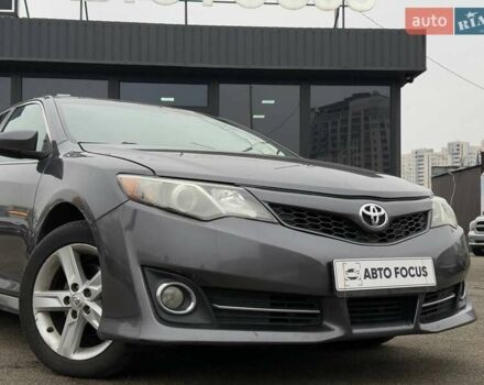 Сірий Тойота Камрі, об'ємом двигуна 2.49 л та пробігом 316 тис. км за 11790 $, фото 1 на Automoto.ua