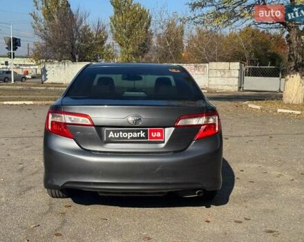 Серый Тойота Камри, объемом двигателя 2.5 л и пробегом 323 тыс. км за 9990 $, фото 5 на Automoto.ua