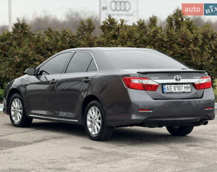 Серый Тойота Камри, объемом двигателя 2.5 л и пробегом 198 тыс. км за 13999 $, фото 14 на Automoto.ua