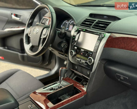 Серый Тойота Камри, объемом двигателя 2.5 л и пробегом 198 тыс. км за 13999 $, фото 40 на Automoto.ua