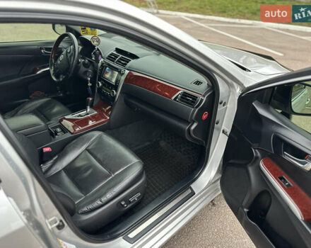 Сірий Тойота Камрі, об'ємом двигуна 2.5 л та пробігом 241 тис. км за 13500 $, фото 9 на Automoto.ua