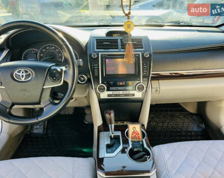Серый Тойота Камри, объемом двигателя 2.5 л и пробегом 155 тыс. км за 13000 $, фото 15 на Automoto.ua