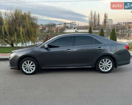 Сірий Тойота Камрі, об'ємом двигуна 2.5 л та пробігом 233 тис. км за 15000 $, фото 4 на Automoto.ua
