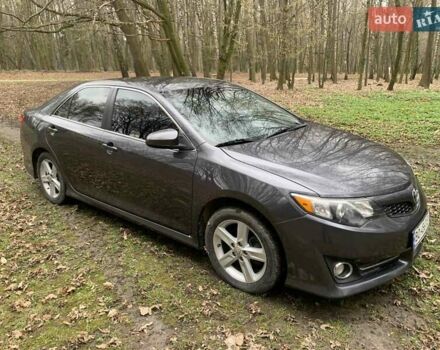 Серый Тойота Камри, объемом двигателя 2.49 л и пробегом 367 тыс. км за 10500 $, фото 2 на Automoto.ua