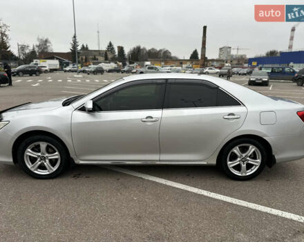 Сірий Тойота Камрі, об'ємом двигуна 2.5 л та пробігом 241 тис. км за 13500 $, фото 3 на Automoto.ua