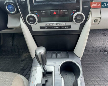 Серый Тойота Камри, объемом двигателя 2.49 л и пробегом 290 тыс. км за 9500 $, фото 59 на Automoto.ua