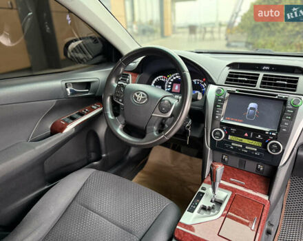 Серый Тойота Камри, объемом двигателя 2.5 л и пробегом 198 тыс. км за 13999 $, фото 41 на Automoto.ua