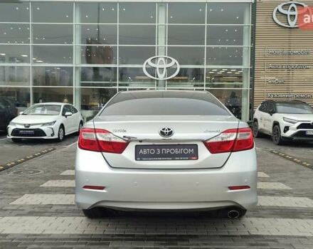 Сірий Тойота Камрі, об'ємом двигуна 2.5 л та пробігом 201 тис. км за 14556 $, фото 3 на Automoto.ua