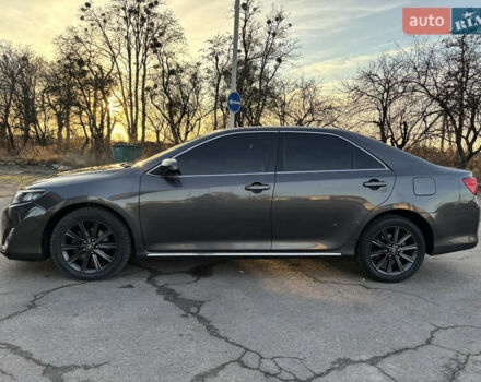Сірий Тойота Камрі, об'ємом двигуна 2.49 л та пробігом 190 тис. км за 11800 $, фото 5 на Automoto.ua